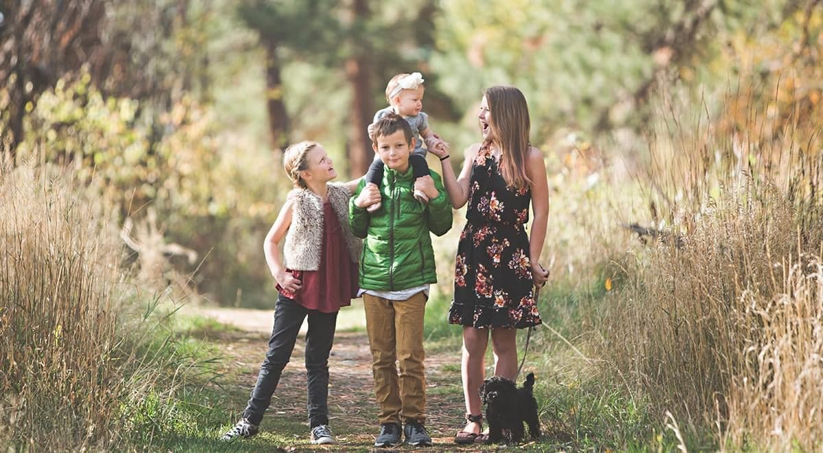 Outdoor family portraits at Council Grove State Park